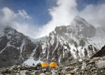 63 mountaineers acquire permits to climb Mt Everest for spring season