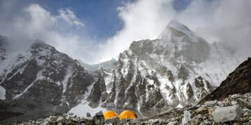 63 mountaineers acquire permits to climb Mt Everest for spring season