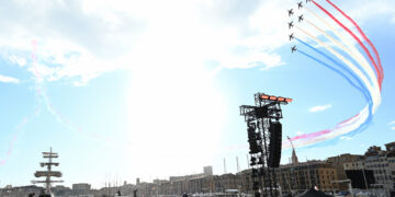 PARIS OLYMPIC FLAME LANDING