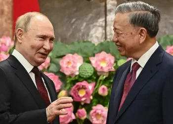 Putin vows deeper ties with Vietnam in visit criticised by US