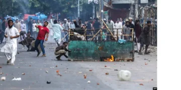 dent protesters return to Bangladesh streets despite violent crackdown