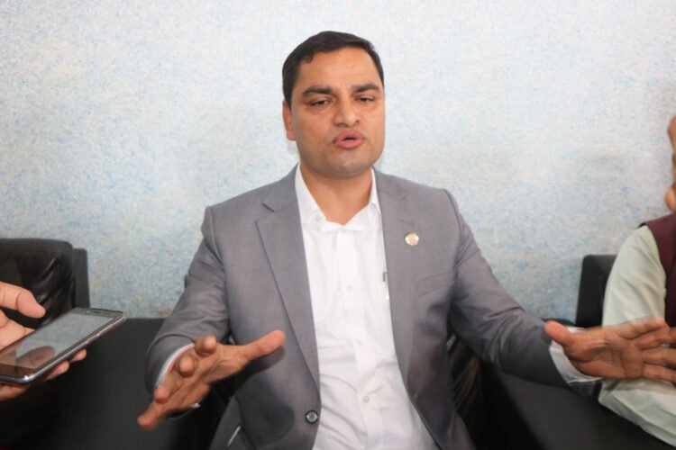 Health Minister pledges to make efforts to increase workforce size in hospitals